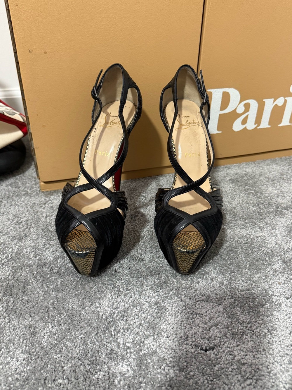 Christian Louboutin Platform Size 39. Suede and leather. Gold toe accent. - Picture 5 of 5